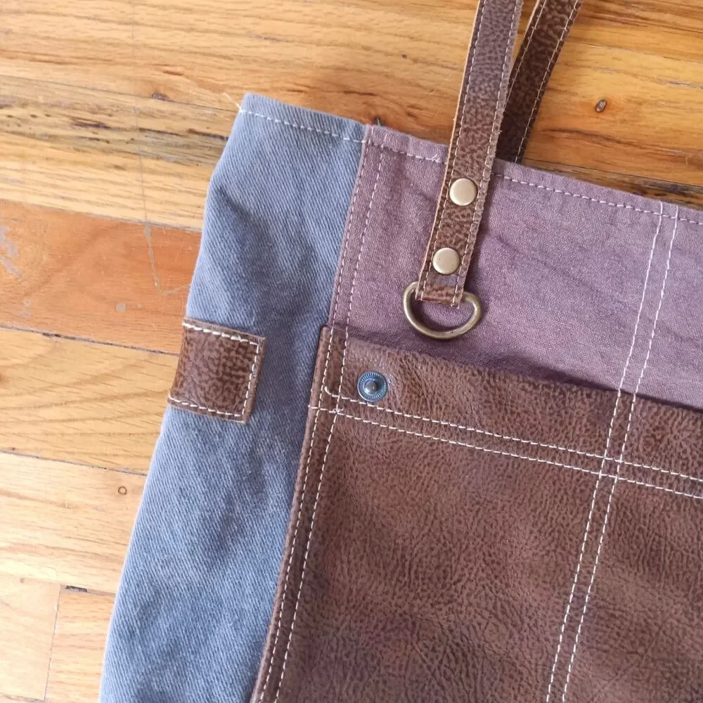 Myra bag canvas vegan leather flower print tote upcycled - Picture 4 of 8